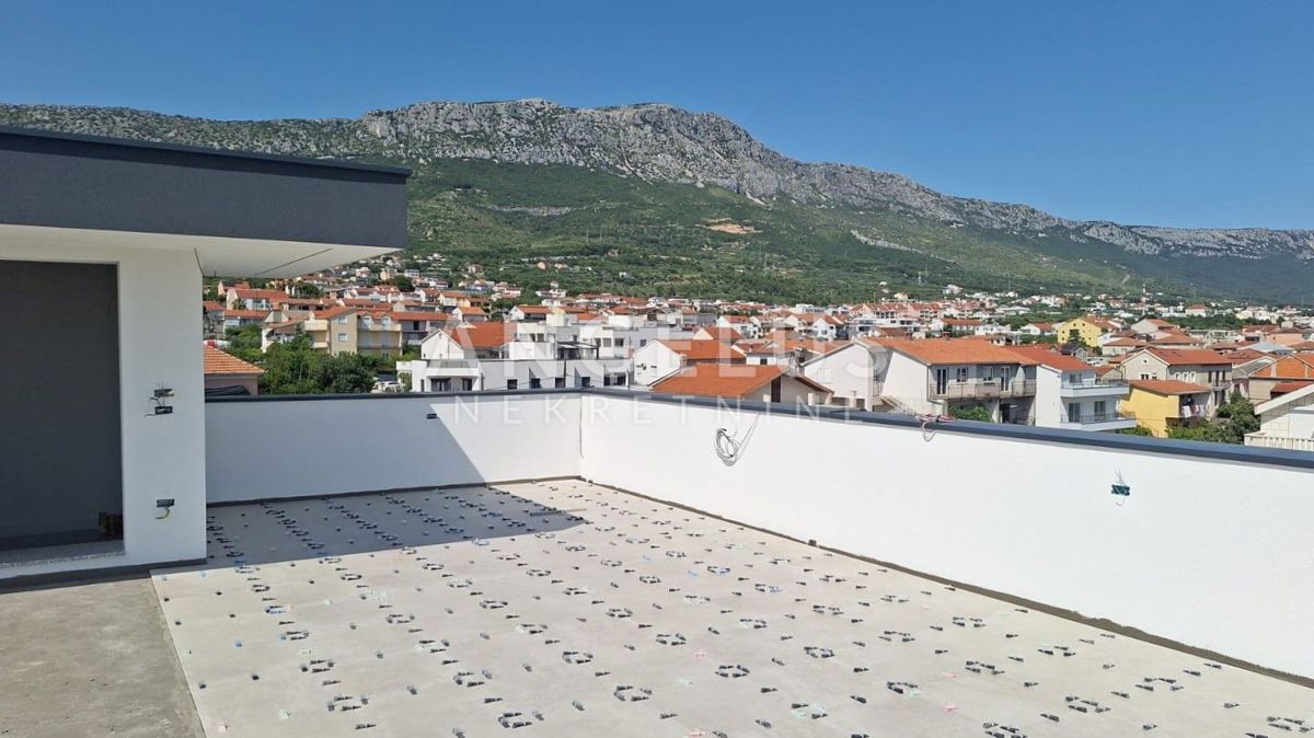 Hrvaška, Kaštel Kambelovac - penthouse, strešna terasa, 2 parkirišče PRODAMO