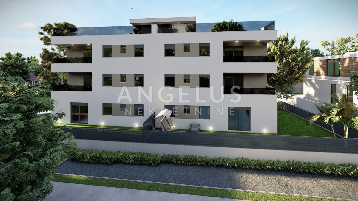 Kaštel Lukšić - NOVOZGRAJENO trisobno stanovanje, 2 parkirni mesti, vrt