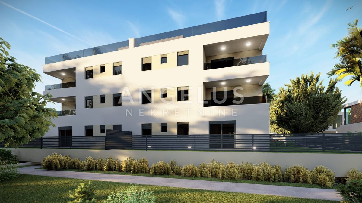 Kaštel Lukšić - NOVOZGRAJENO trisobno stanovanje, 2 parkirni mesti, vrt