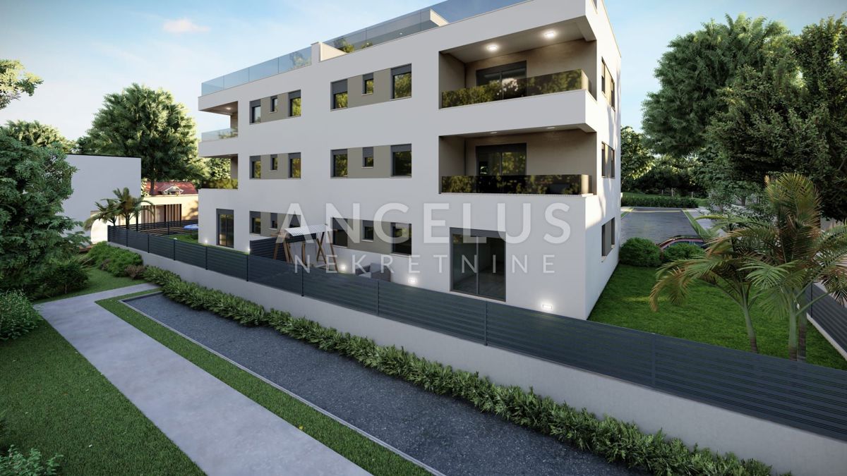 Kaštel Lukšić - NOVOZGRAJENO trisobno stanovanje, 2 parkirni mesti, vrt