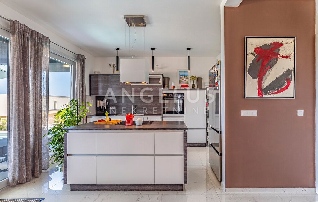 Istra, Medulin - vila s pogledom na morje, 240m2