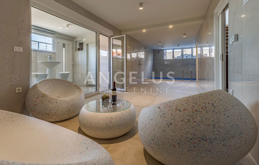 Istra, Medulin - vila s pogledom na morje, 240m2