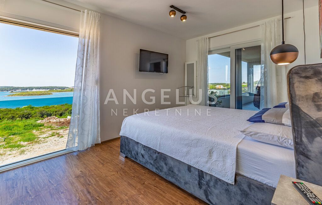 Istra, Medulin - vila s pogledom na morje, 240m2