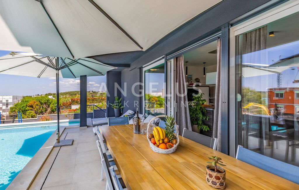 Istra, Medulin - vila s pogledom na morje, 240m2