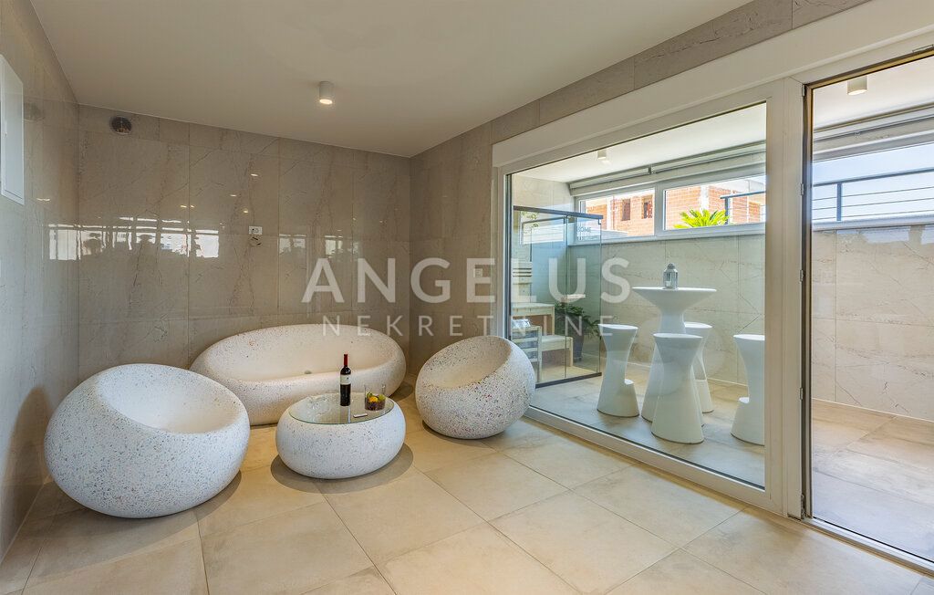 Istra, Medulin - vila s pogledom na morje, 240m2