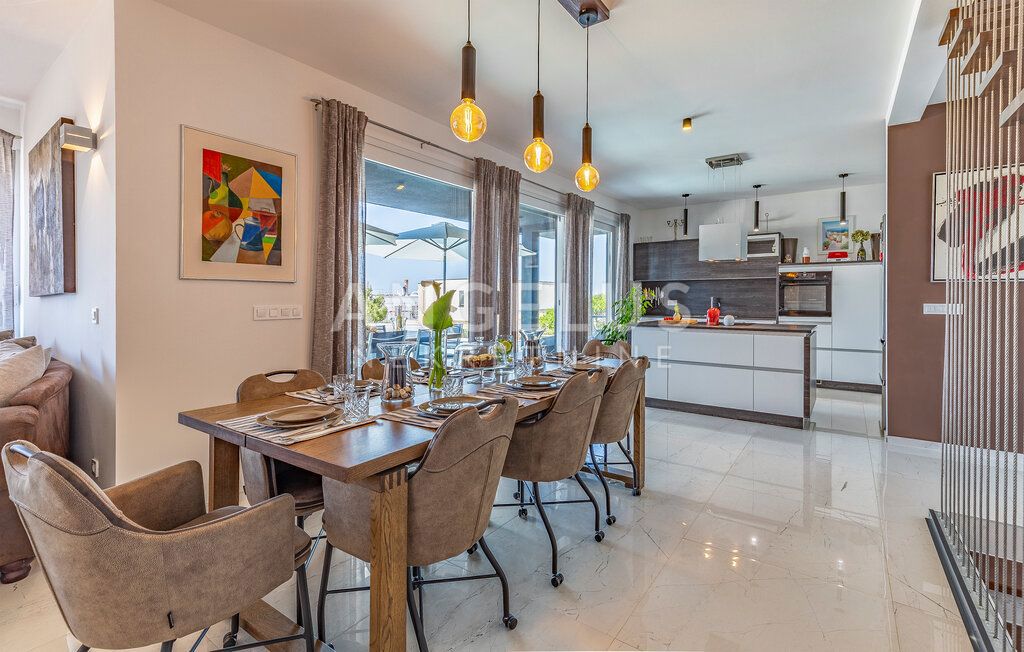 Istra, Medulin - vila s pogledom na morje, 240m2