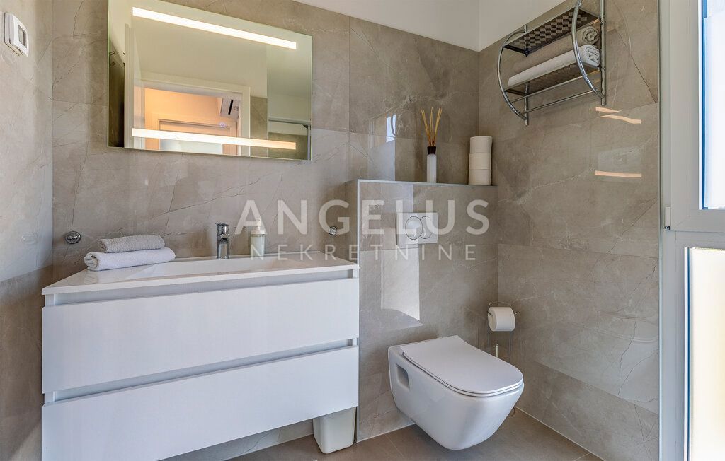 Istra, Medulin - vila s pogledom na morje, 240m2