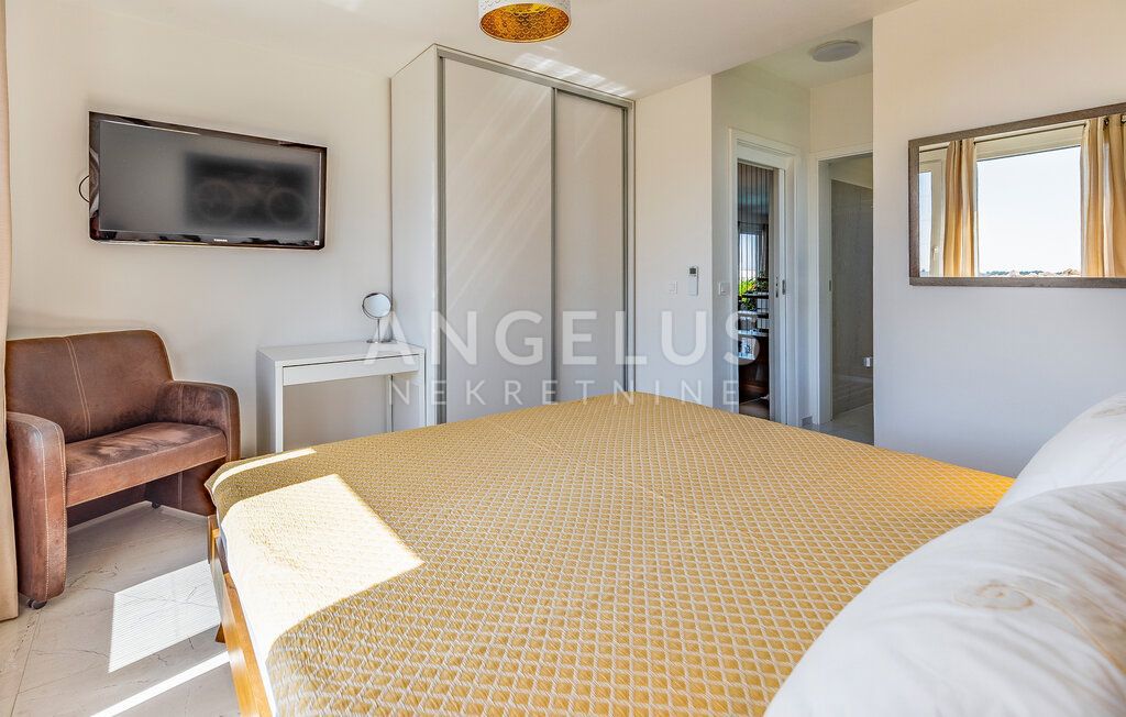 Istra, Medulin - vila s pogledom na morje, 240m2