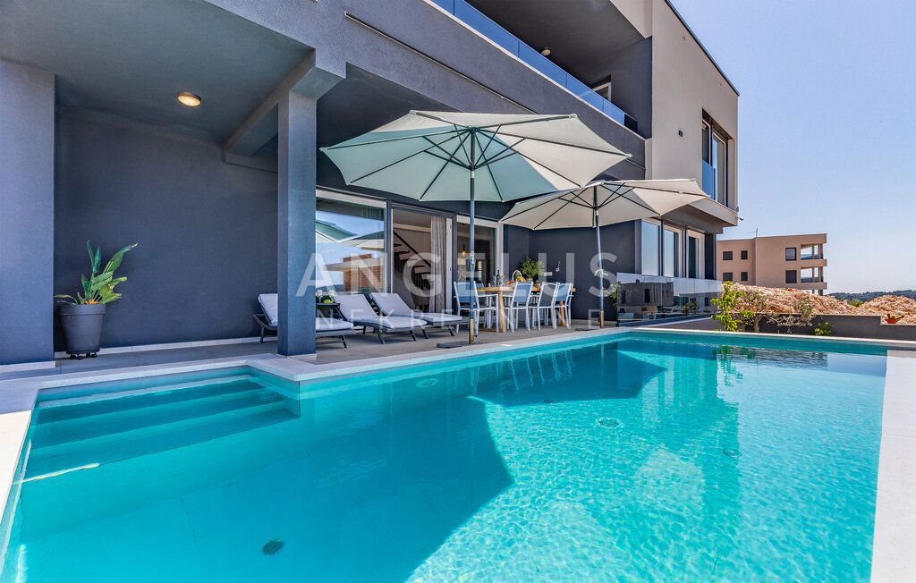 Istra, Medulin - vila s pogledom na morje, 240m2