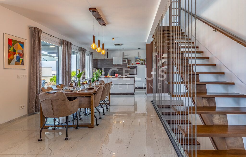 Istra, Medulin - vila s pogledom na morje, 240m2