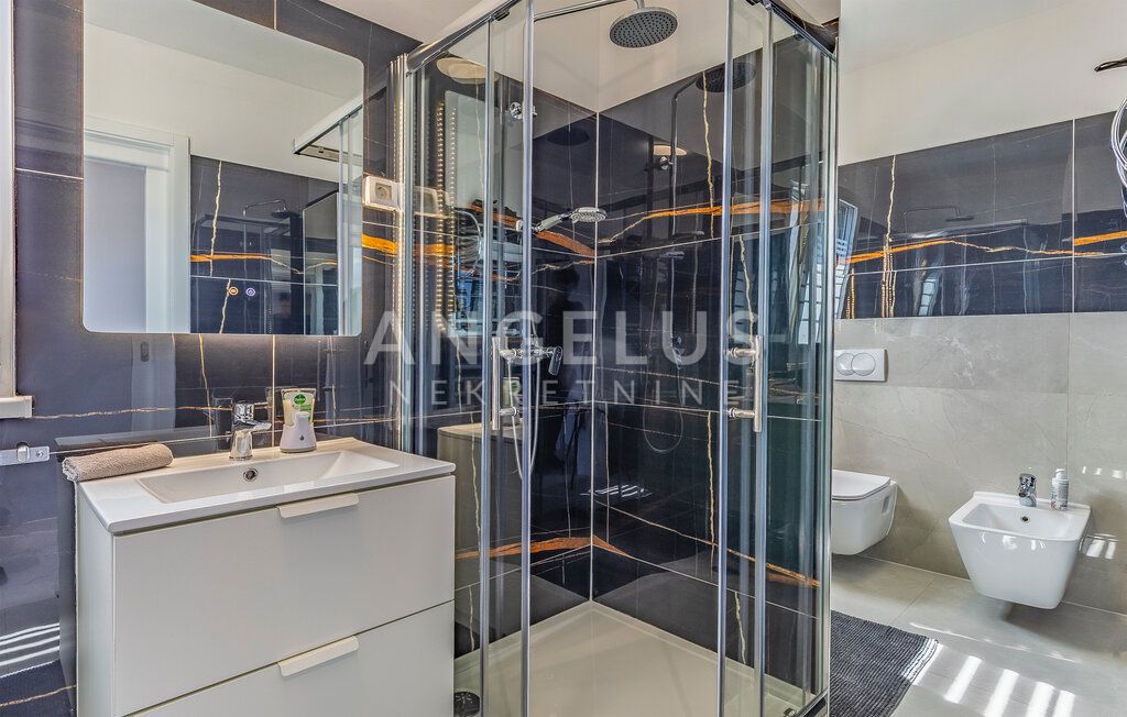 Istra, Medulin - vila s pogledom na morje, 240m2