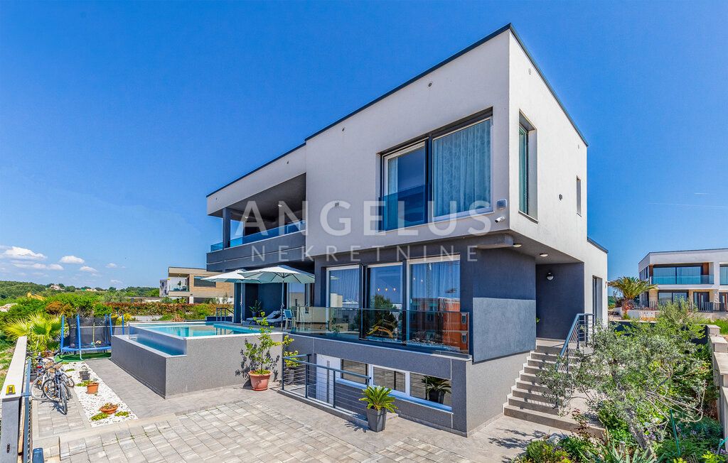 Istra, Medulin - vila s pogledom na morje, 240m2