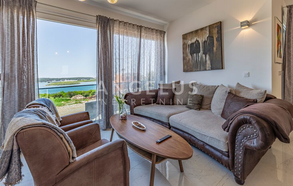 Istra, Medulin - vila s pogledom na morje, 240m2