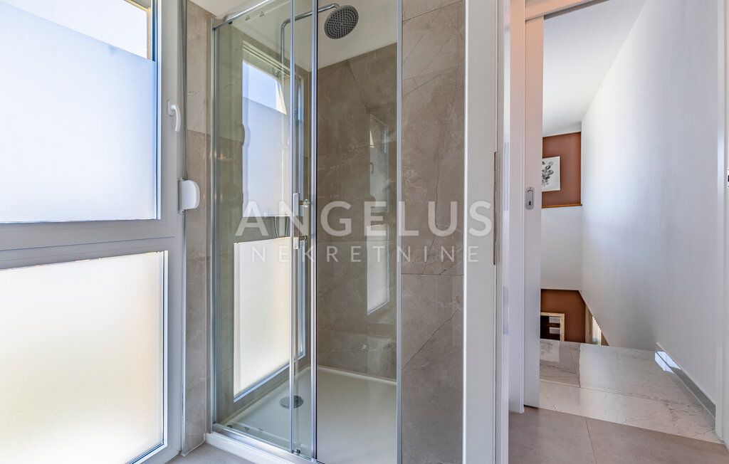 Istra, Medulin - vila s pogledom na morje, 240m2