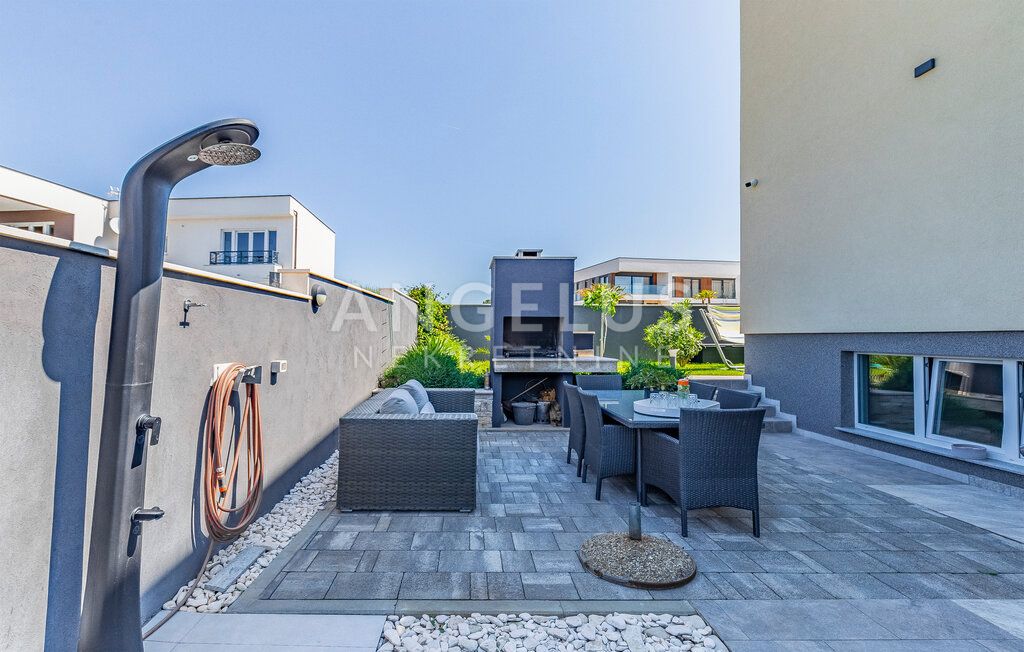 Istra, Medulin - vila s pogledom na morje, 240m2