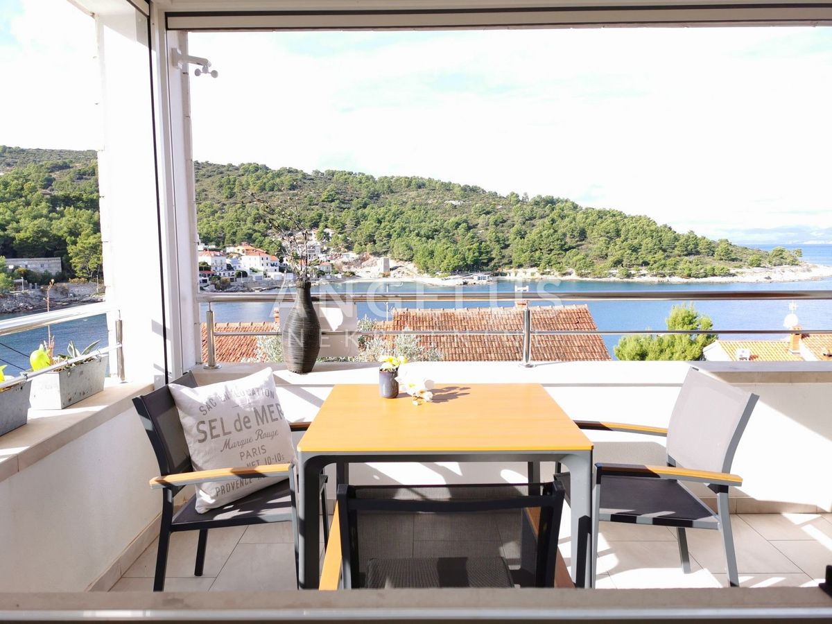 Solta, Stomorska - dvosobno stanovanje, parkirišče, pogled na morje, PRODAJA