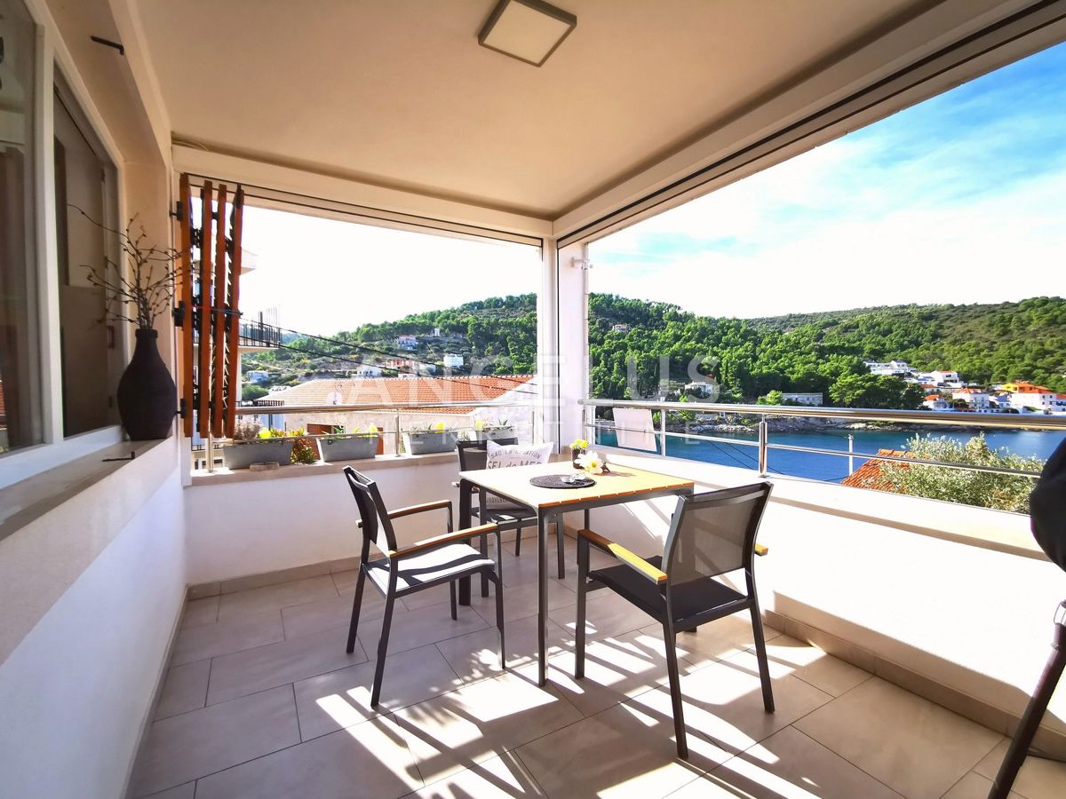 Solta, Stomorska - dvosobno stanovanje, parkirišče, pogled na morje, PRODAJA