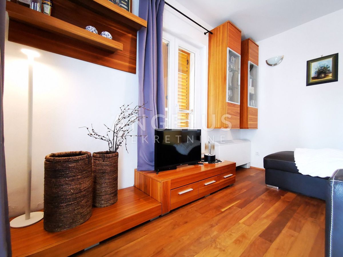 Solta, Stomorska - dvosobno stanovanje, parkirišče, pogled na morje, PRODAJA