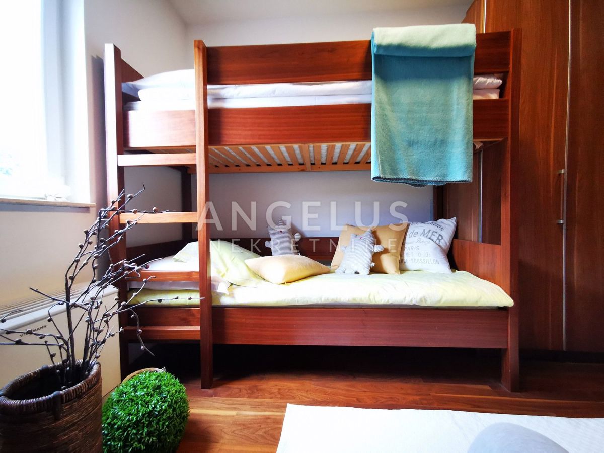 Solta, Stomorska - dvosobno stanovanje, parkirišče, pogled na morje, PRODAJA