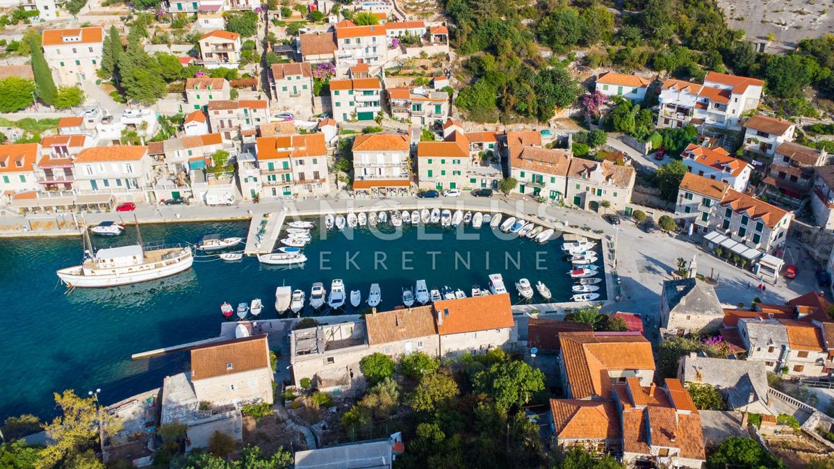 Solta, Stomorska - dvosobno stanovanje, parkirišče, pogled na morje, PRODAJA