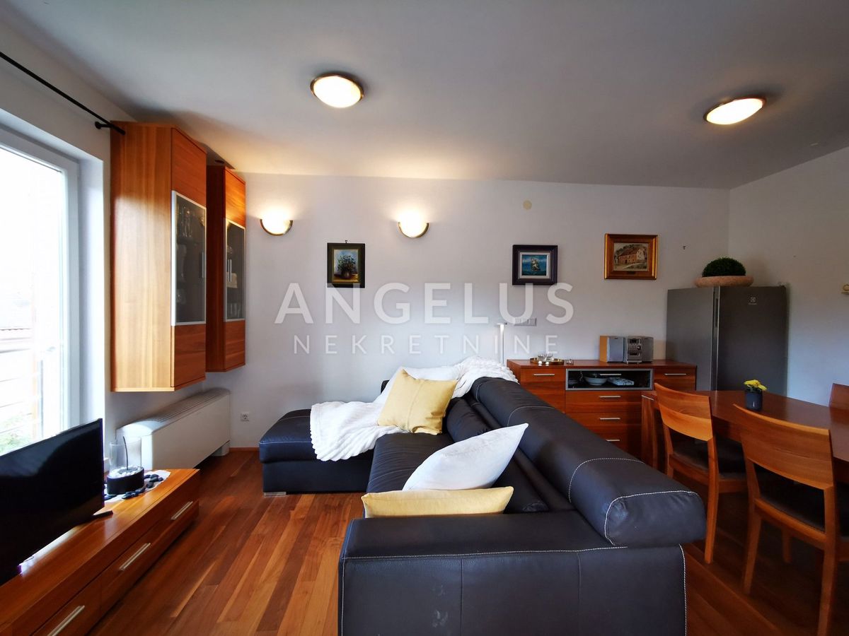 Solta, Stomorska - dvosobno stanovanje, parkirišče, pogled na morje, PRODAJA