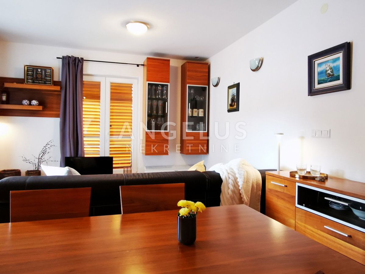 Solta, Stomorska - dvosobno stanovanje, parkirišče, pogled na morje, PRODAJA