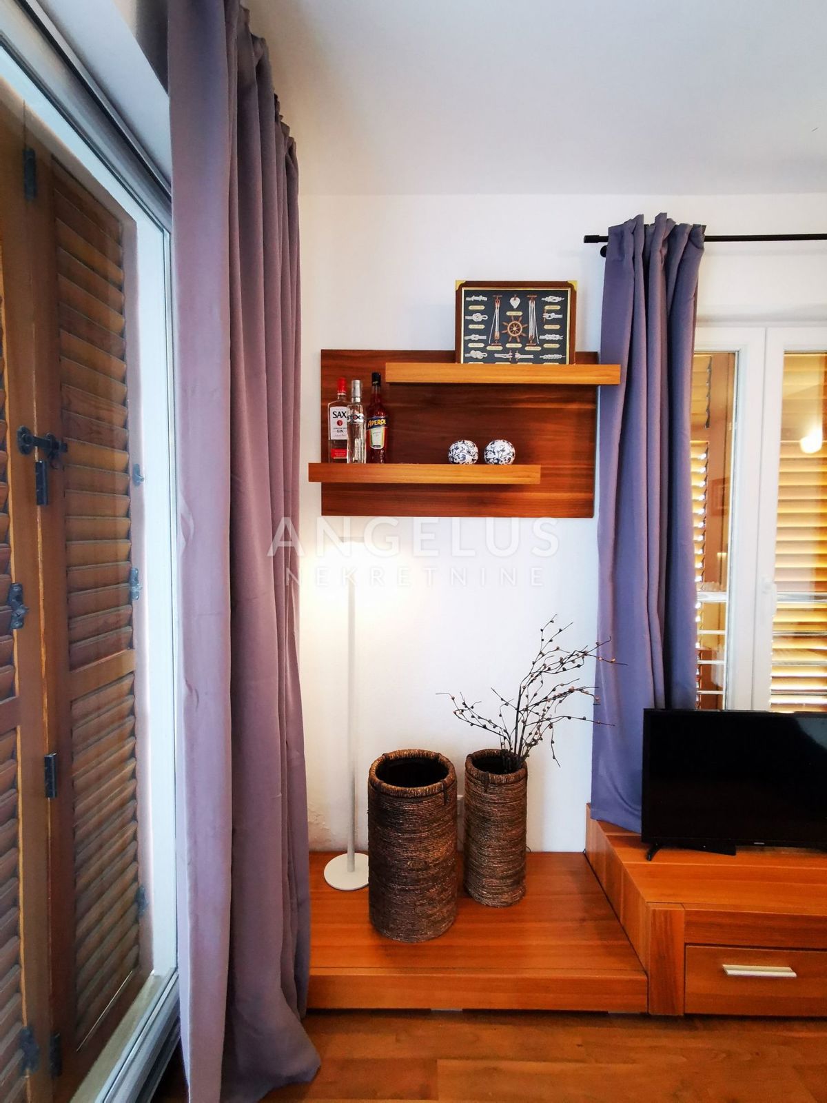 Solta, Stomorska - dvosobno stanovanje, parkirišče, pogled na morje, PRODAJA