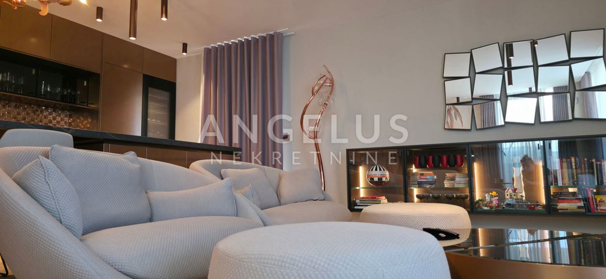 Hrvaška, Podstrana - luksuzno stanovanje s strešno teraso