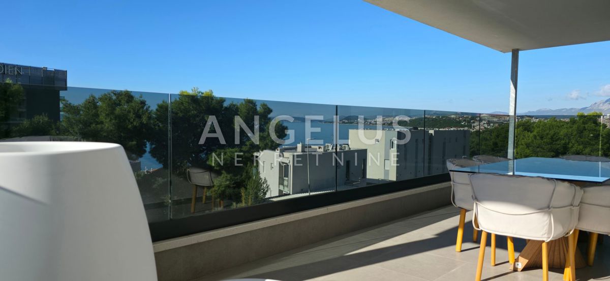 Hrvaška, Podstrana - luksuzno stanovanje s strešno teraso