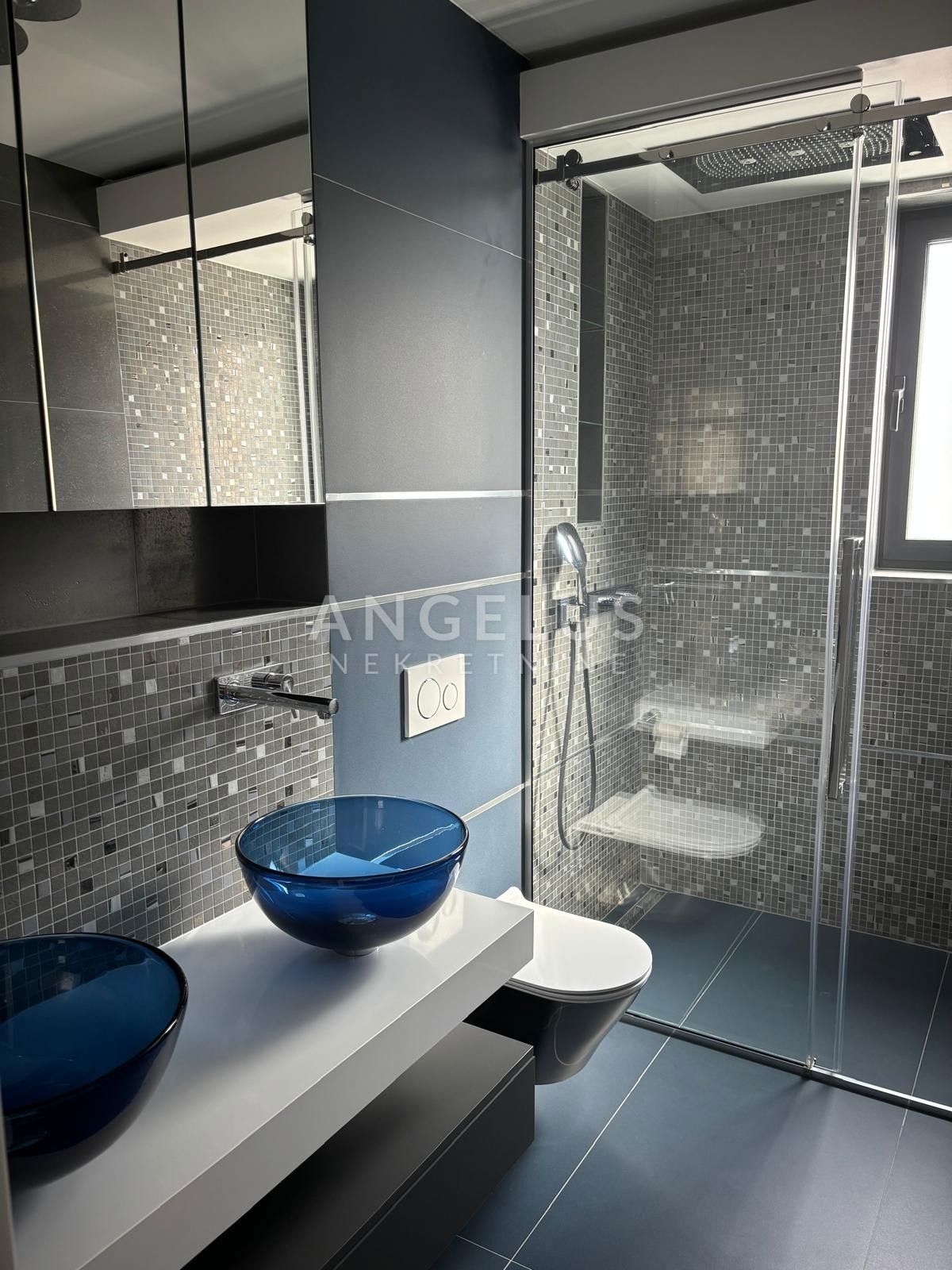 Hrvaška, Podstrana - luksuzno stanovanje s strešno teraso