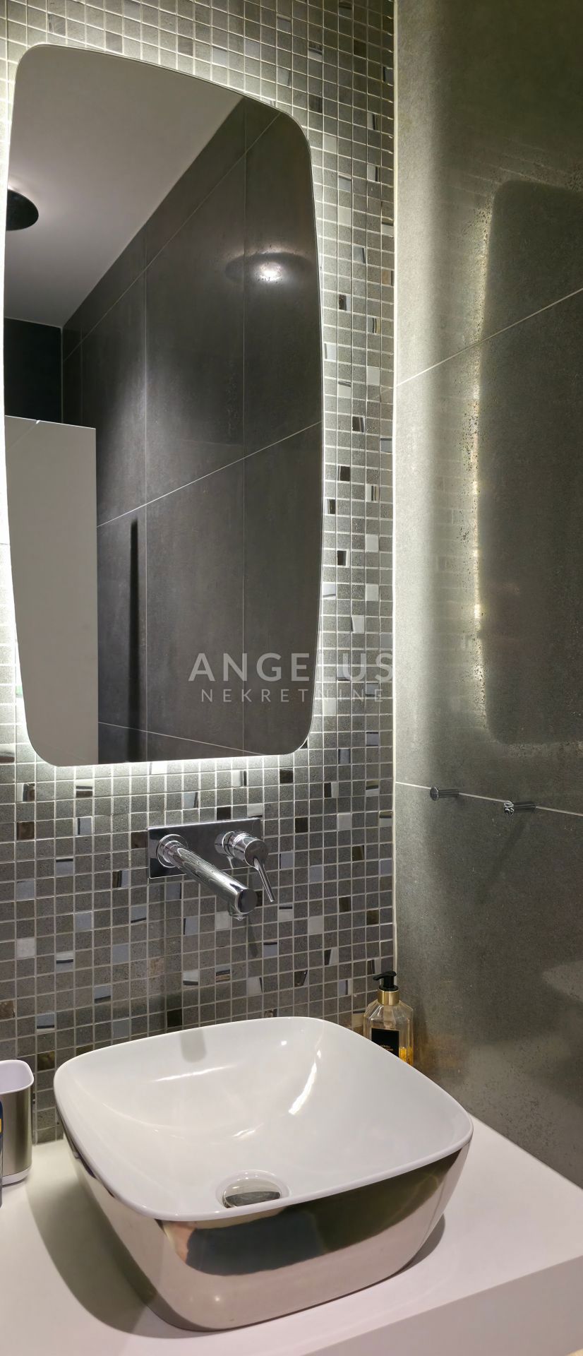 Hrvaška, Podstrana - luksuzno stanovanje s strešno teraso