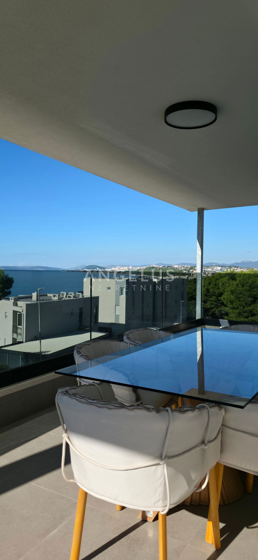 Hrvaška, Podstrana - luksuzno stanovanje s strešno teraso