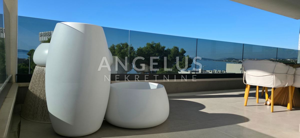 Hrvaška, Podstrana - luksuzno stanovanje s strešno teraso