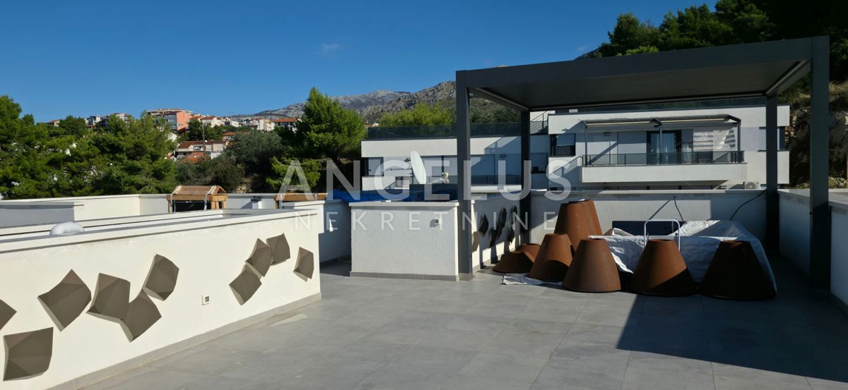 Hrvaška, Podstrana - luksuzno stanovanje s strešno teraso