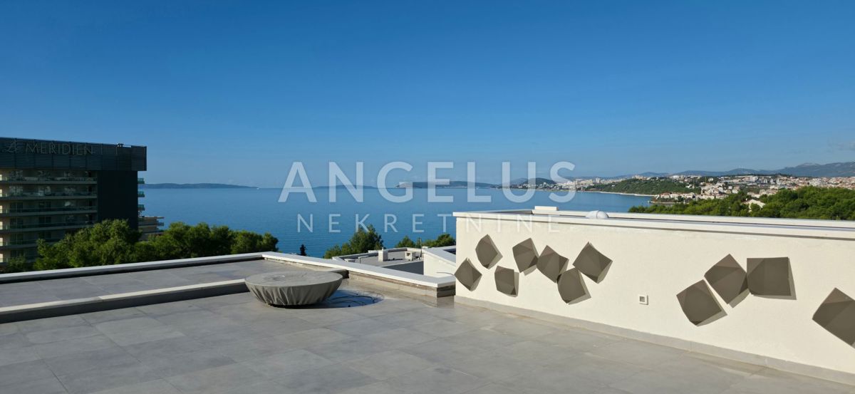 Hrvaška, Podstrana - luksuzno stanovanje s strešno teraso