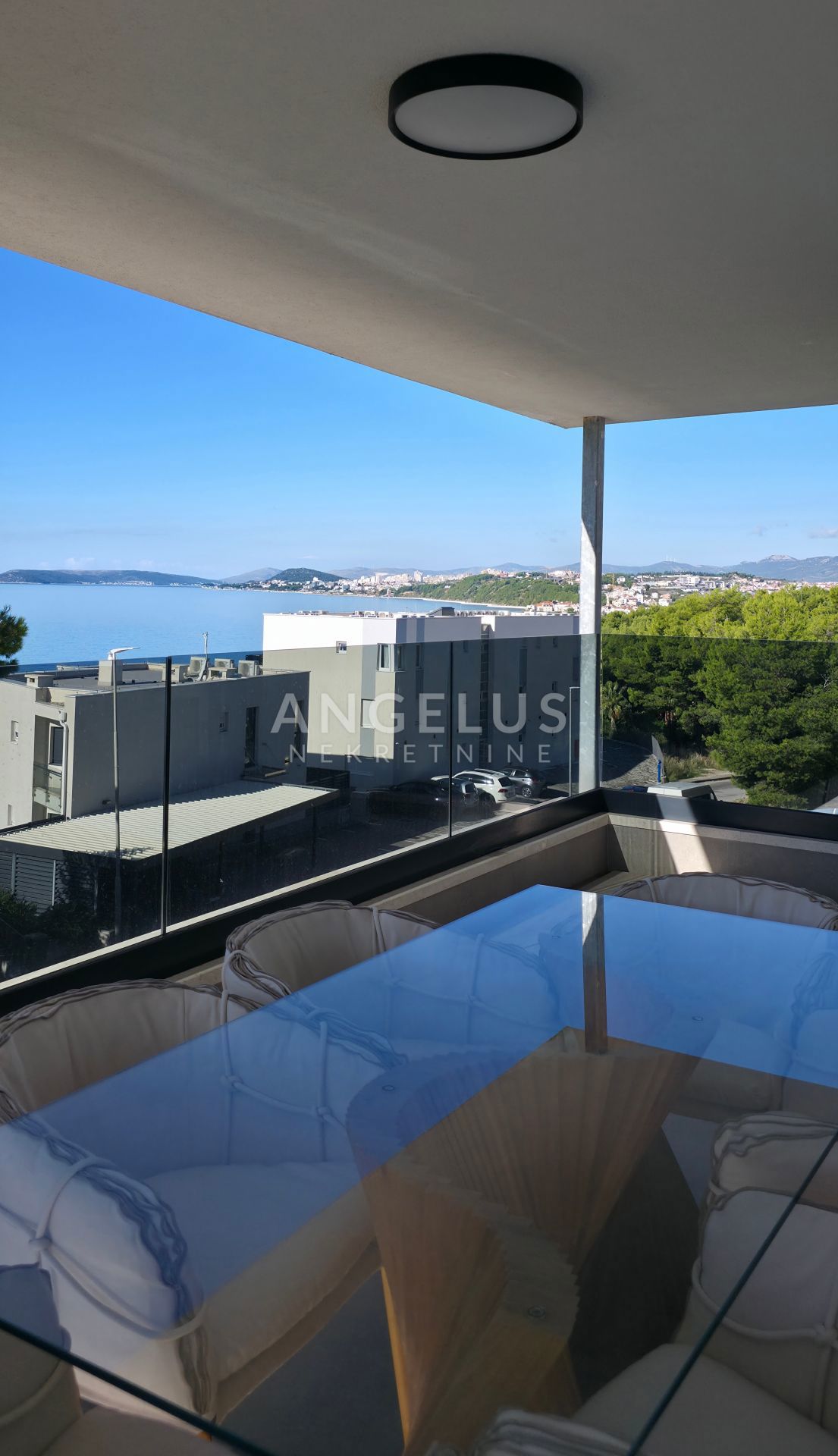 Hrvaška, Podstrana - luksuzno stanovanje s strešno teraso