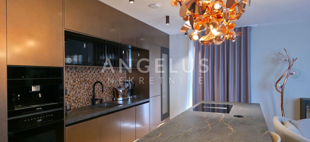 Hrvaška, Podstrana - luksuzno stanovanje s strešno teraso