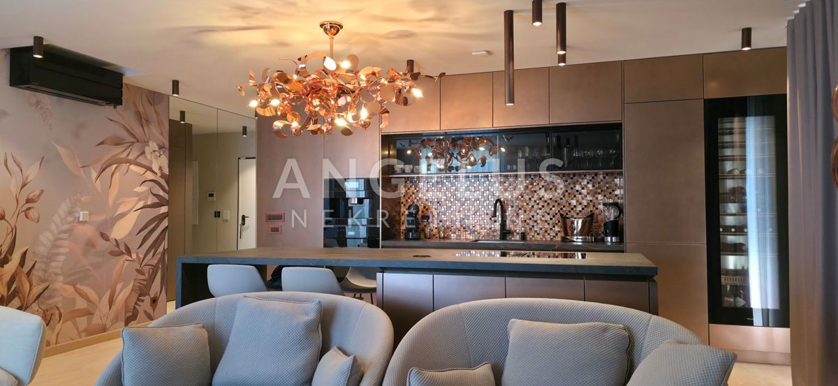 Hrvaška, Podstrana - luksuzno stanovanje s strešno teraso