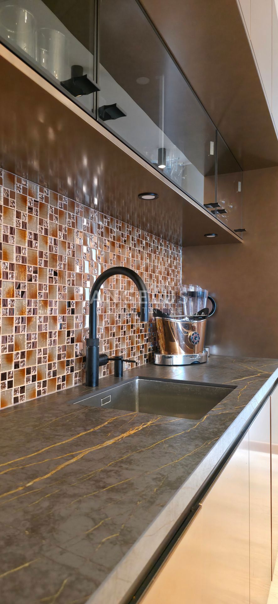 Hrvaška, Podstrana - luksuzno stanovanje s strešno teraso