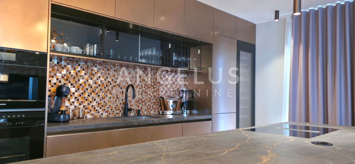 Hrvaška, Podstrana - luksuzno stanovanje s strešno teraso