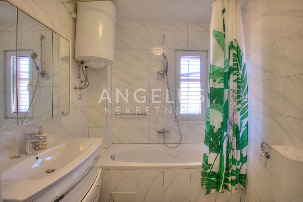 Dubrovnik, Pobrežje - stanovanje s parkiriščem in možnostjo razširitve - PRODAJA