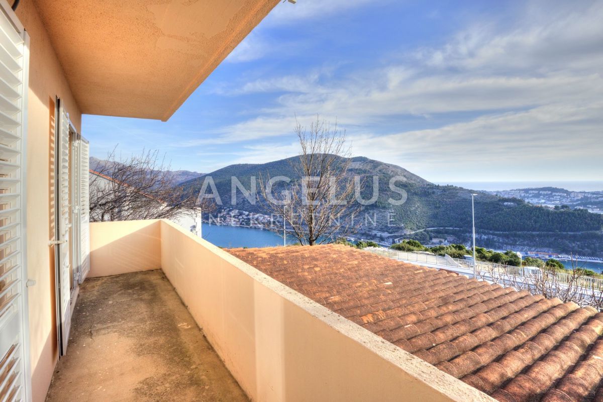 Dubrovnik, Pobrežje - stanovanje s parkiriščem in možnostjo razširitve - PRODAJA