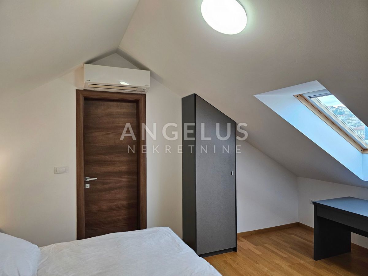 Podstrana Strožanac - dvosobno stanovanje s tremi spalnicami, 2 parkirni mesti