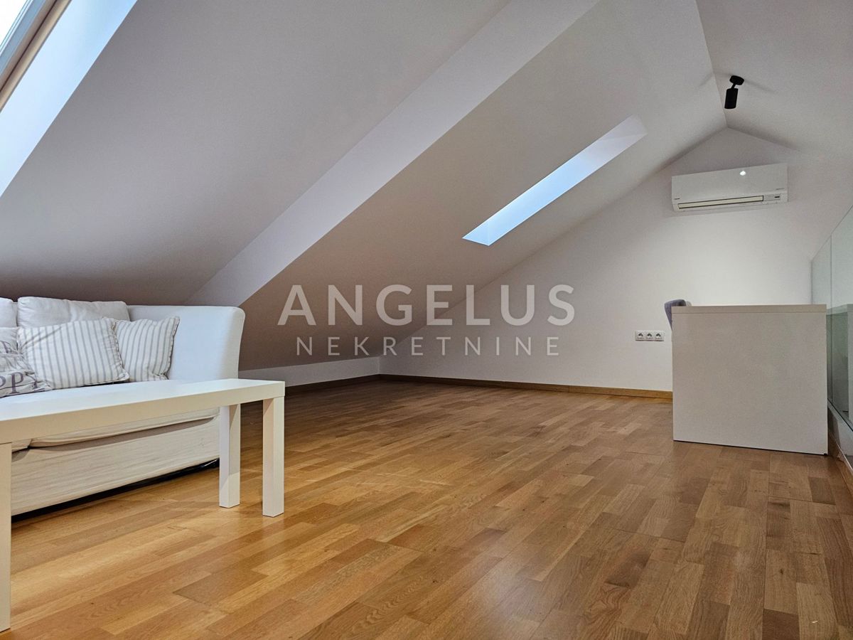 Podstrana Strožanac - dvosobno stanovanje s tremi spalnicami, 2 parkirni mesti