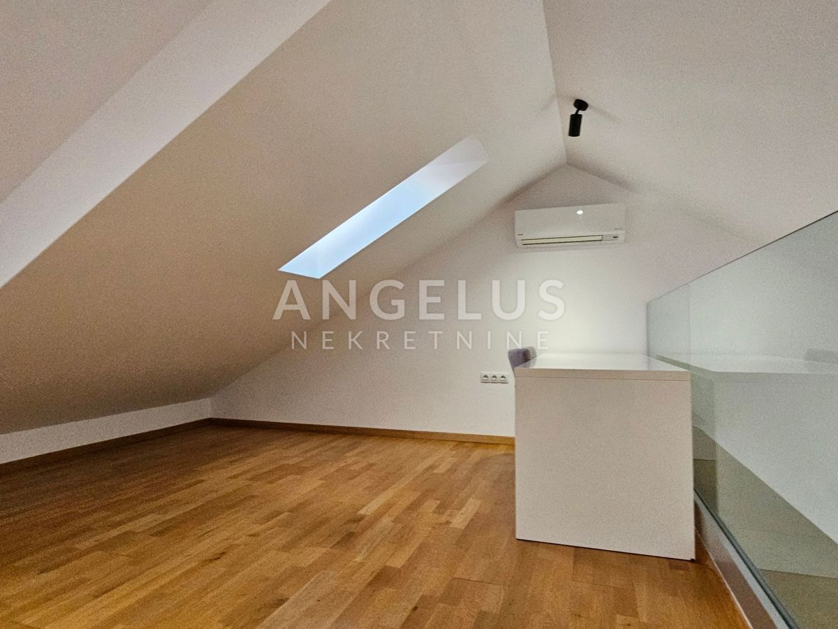 Podstrana Strožanac - dvosobno stanovanje s tremi spalnicami, 2 parkirni mesti