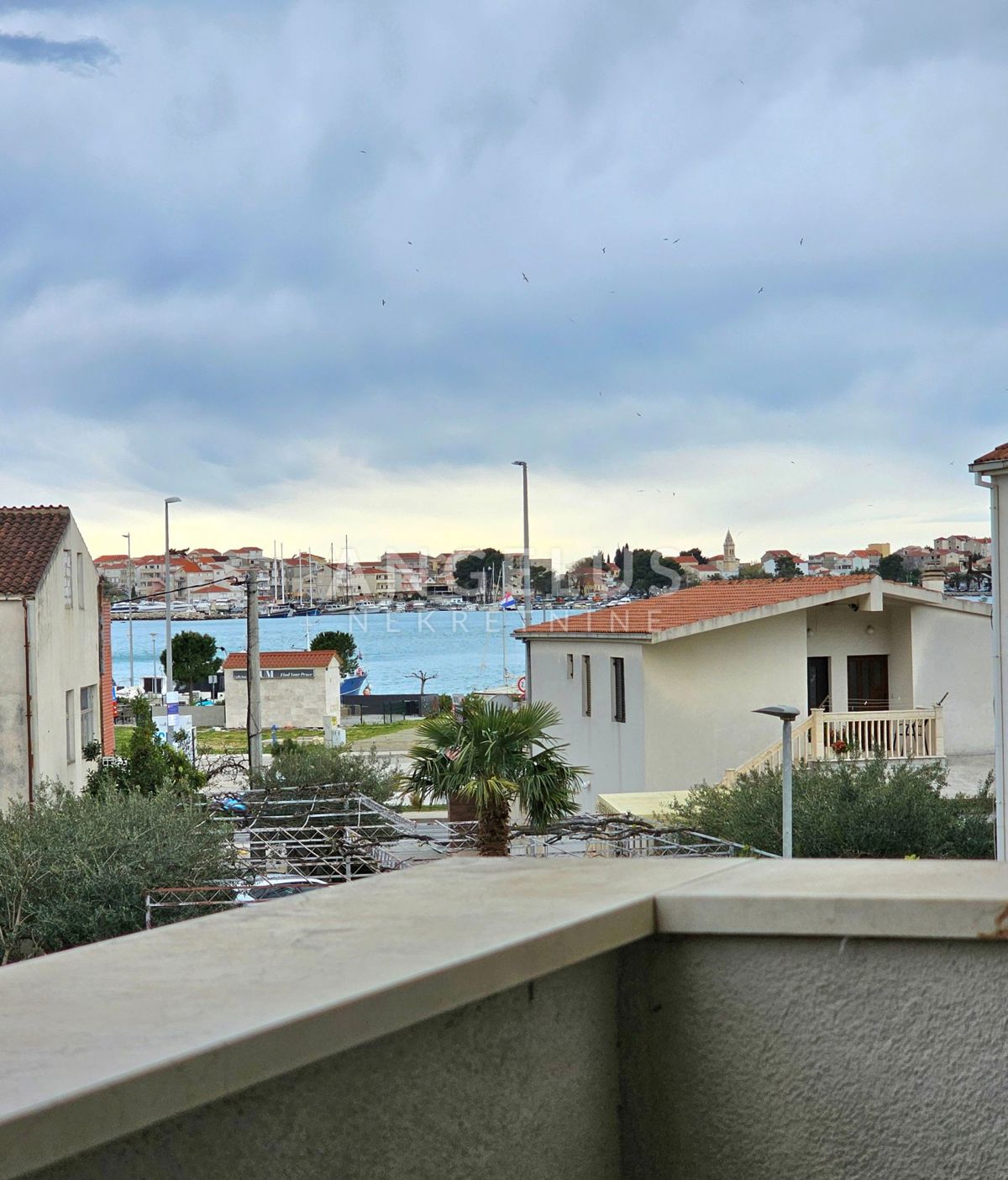 Podstrana Strožanac - dvosobno stanovanje s tremi spalnicami, 2 parkirni mesti