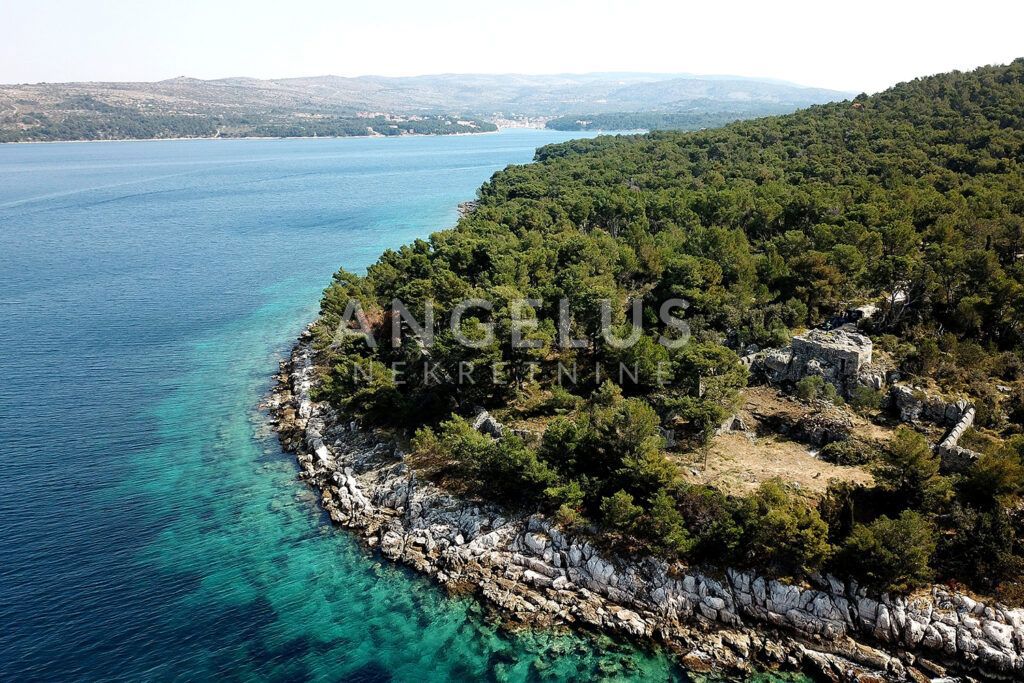 Brač, Milna/Osibova - gradbeno zemljišče T-cona, 4240 m2, PRODAJA
