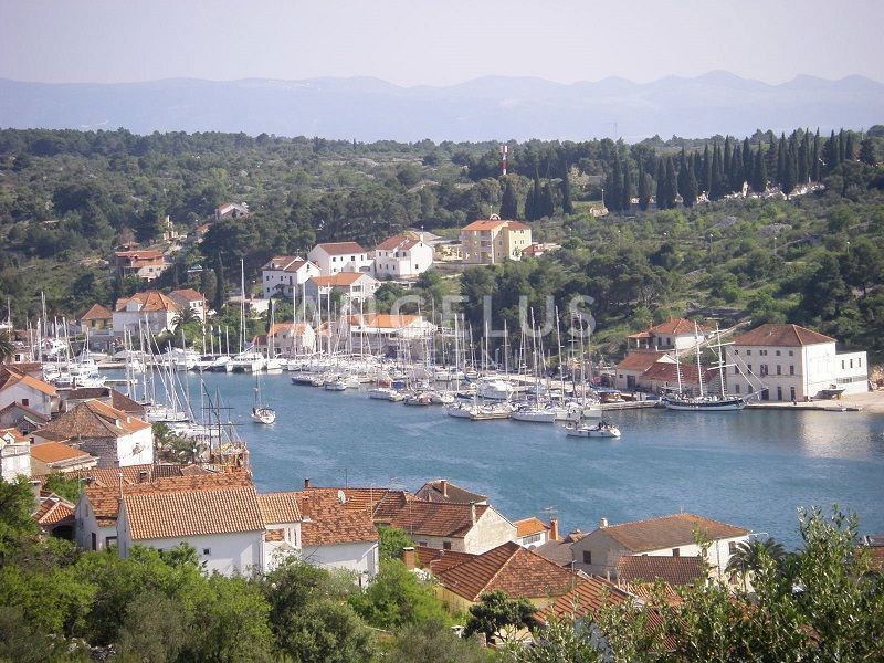 Brač, Milna/Osibova - gradbeno zemljišče T-cona, 4240 m2, PRODAJA