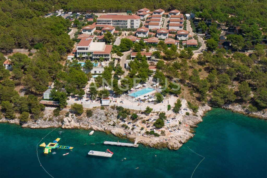 Brač, Milna/Osibova - gradbeno zemljišče T-cona, 4240 m2, PRODAJA