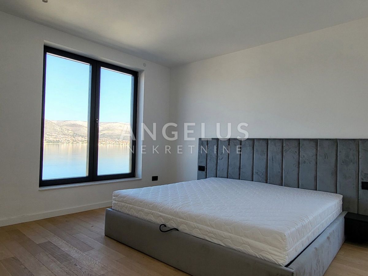 Čiovo - luksuzna vila s panoramskim pogledom na morje, 320 m2